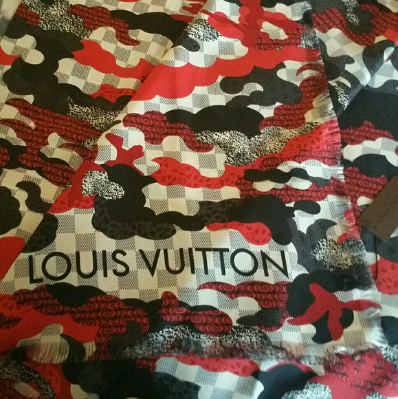 Louis Vuitton Patchwork Monogram shawl - Picture 2 of 7